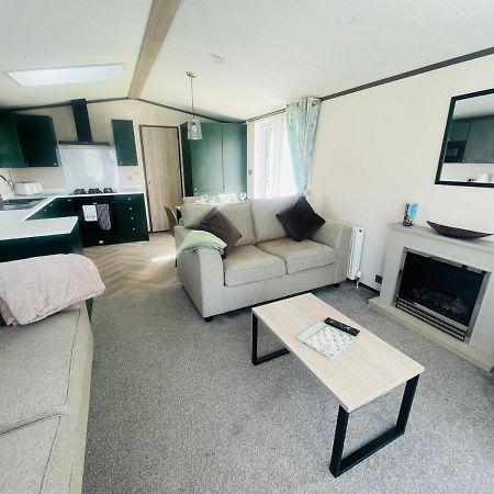 Evergreen Lodge With Hot Tub ยอร์ค ภายนอก รูปภาพ