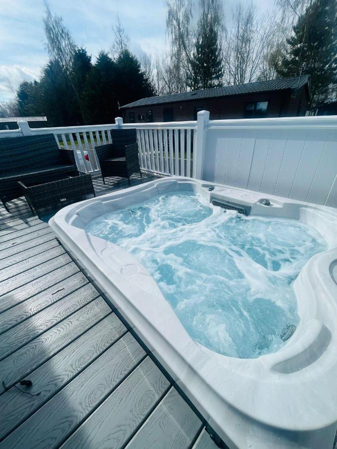 Evergreen Lodge With Hot Tub ยอร์ค ภายนอก รูปภาพ