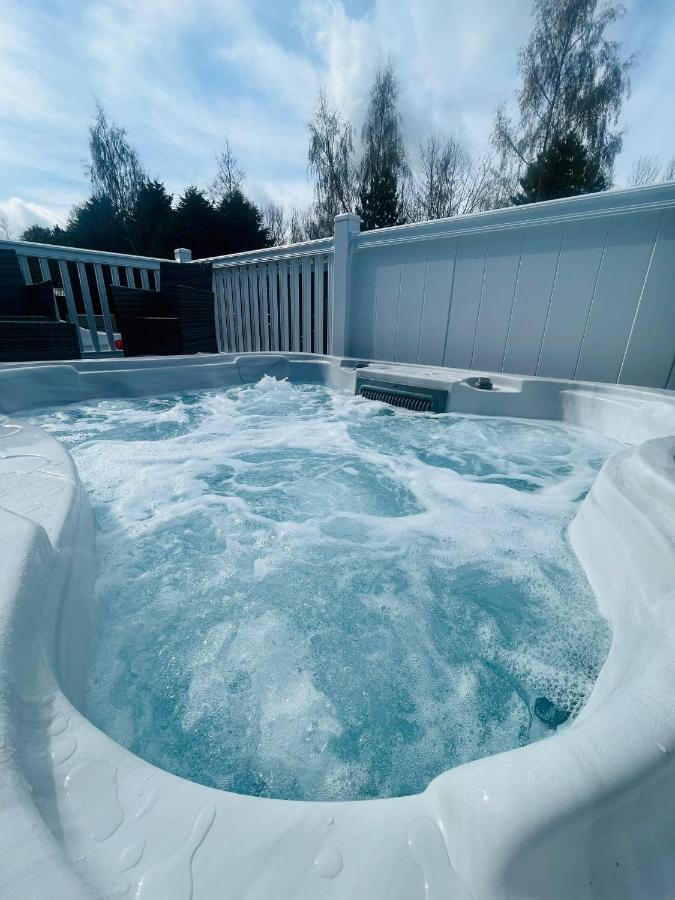 Evergreen Lodge With Hot Tub ยอร์ค ภายนอก รูปภาพ